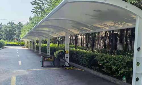 哈爾濱膜結(jié)構(gòu)車棚頂部污垢堆積因素有哪些？